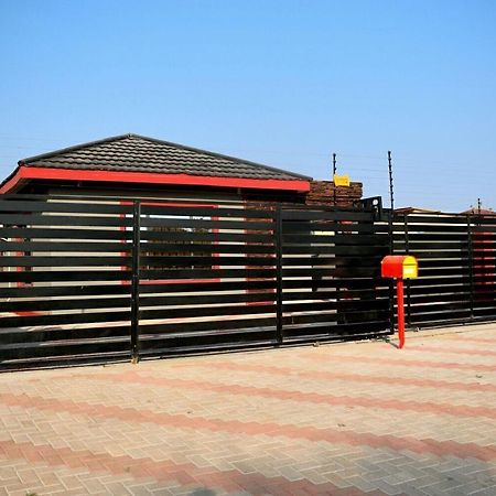 Mathlyn Guesthouse Gaborone Buitenkant foto