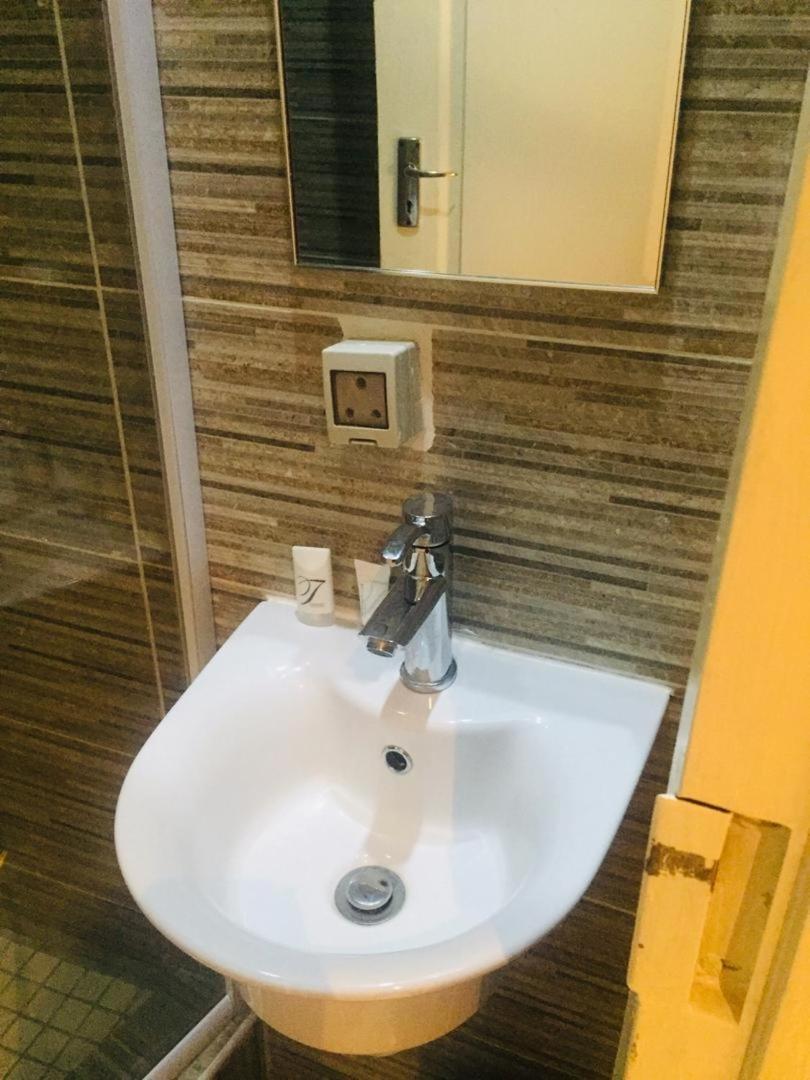 Mathlyn Guesthouse Gaborone Buitenkant foto