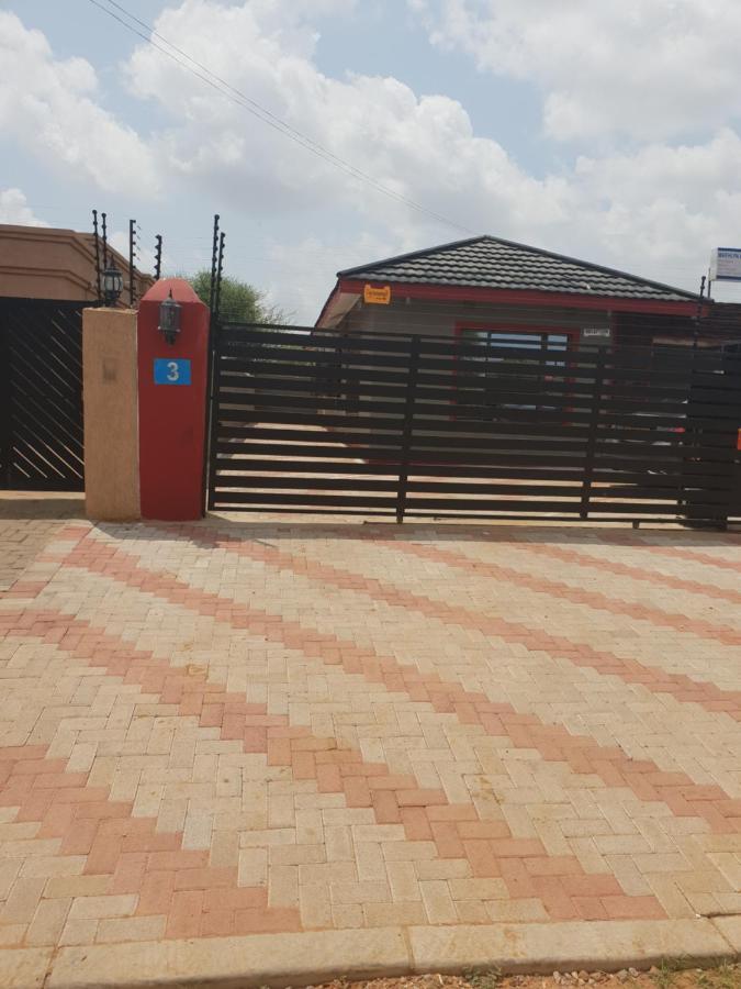 Mathlyn Guesthouse Gaborone Buitenkant foto